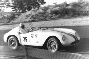 course ferrari 500 mondial en colere de deux litres nain