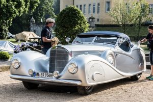 autour de la voiture entreprise de carrosseries erdmann rossi fournisseur de la cour