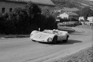 course porsche 910 et 909 bergspyder attention fragile