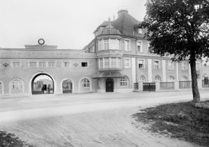 actualites des voitures anciennes 100 ans de lusine bmw de munich origine et avenir service auto
