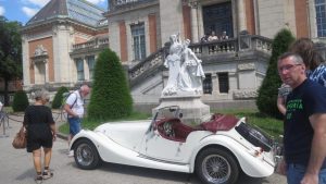 editorial tout frais valenciennes une expo de voitures de collection au profit des personnes en grande precarite