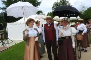 sur internet une fete belle epoque sur deux jours a bagnoles de lorne normandie