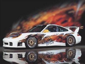 editorial tout frais video francois fillon ancien premier ministre au volant dune austin healey a le mans classic