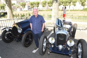 relecture de leditorial auch le rassemblement de voitures anciennes transporte les visiteurs au coeur de lhistoire de lautomobile