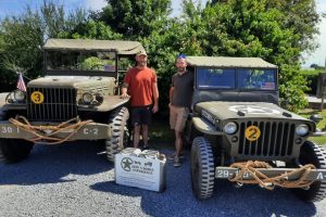 revue de presse web pres de bayeux deux freres proposent des balades en jeep willys vehicule emblematique du debarquement