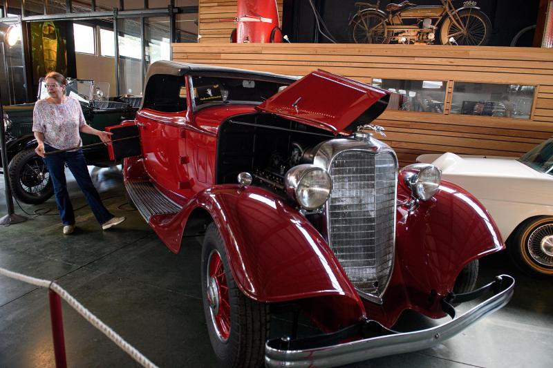 LEUZE EN HAINAUT ( BELGIQUE ) - MUSEE AUTO MAHYMOBILES