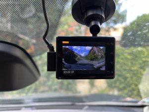 quoi penser de ce papier a bordeaux ces automobilistes ont adopte la dashcam la camera embarquee qui filme les infractions