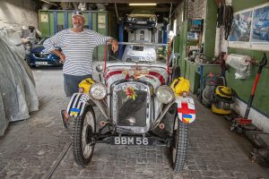 ceci circule sur internet saint aubin les elbeuf avec sa voiture de collection il a traverse la russie jusquau japon