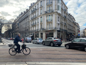 regardez cette publication zfe a grenoble jacques na pas les moyens de changer de voiture cest injuste