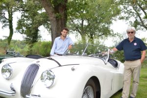 Dernière actualité pour les passionnés : Austin, Jaguar, Lancia… Jean Guy a transmis le virus des voitures de collection à toute sa famille