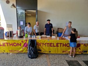 Regardez cela : voitures anciennes et défilé de mode ont accompagné le lancement du Téléthon