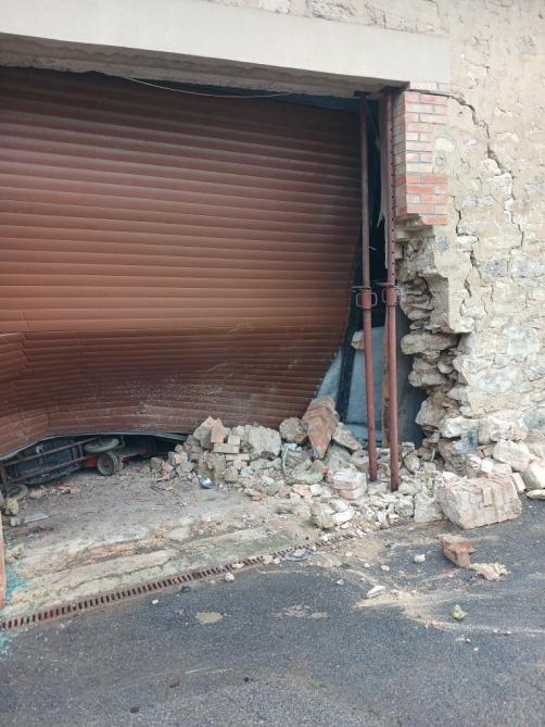 Le mur du garage a été étayé.