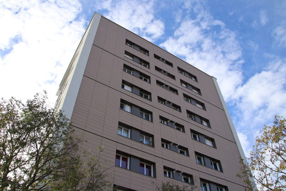 La tour Caffort a été rénovée, elle est encore en réhabilitation.