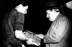 Image 1949 : Herbert Linge (liens) et Ferdinand Porsche