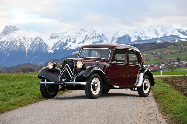 Bild Citroën 11 BL (1954) - Lot 129 an der Versteigerung der Oldtimer Galerie Toffen le 23 mars 2024
