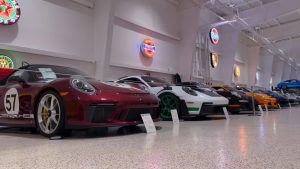 Article tout frais : La collection privée de voitures de luxe de ce milliardaire est folle !