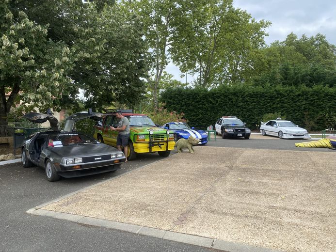 Florian possède une belle collection de voiture.