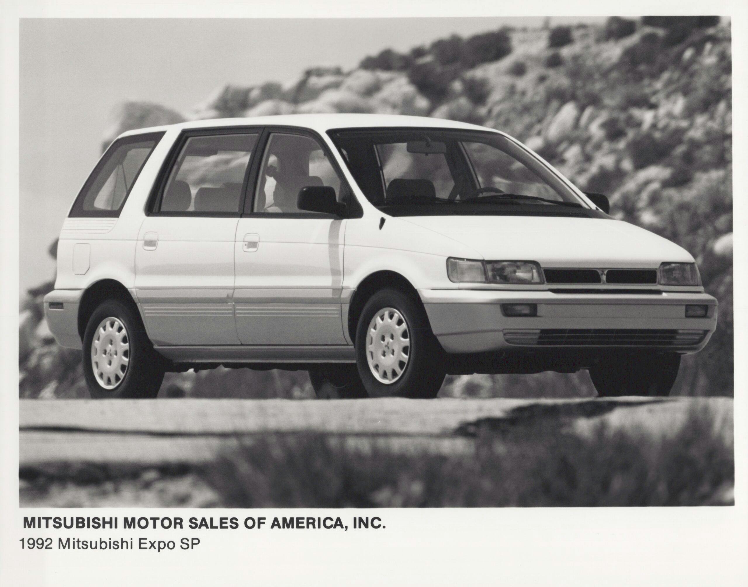 Mitsubishi Expo Van Front trois quarts