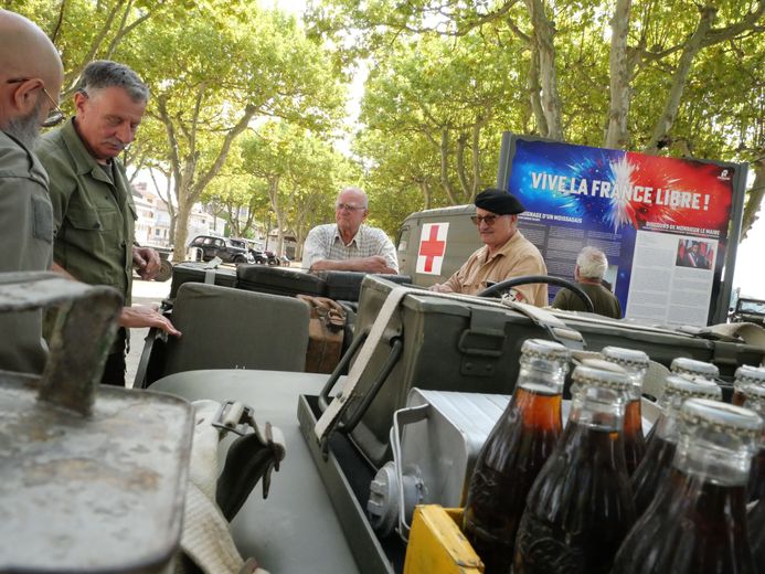 Véhicules, mais aussi objets d’époque, ont fait partie du décor./ DDM, GSD
