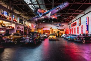 Ceci circule sur le web : La Batmobile de Tim Burton, une DeLorean de Retour vers le futur… Vivez la vente aux enchères automobile de l’année