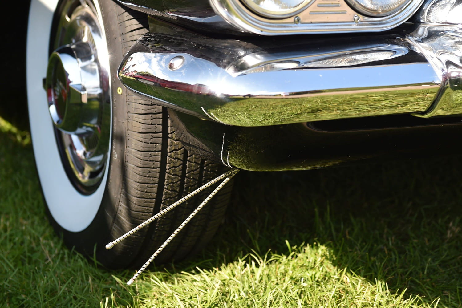 Savez-vous quelle fonction avaient ces "antennes" sur les voitures américaines du passé ?