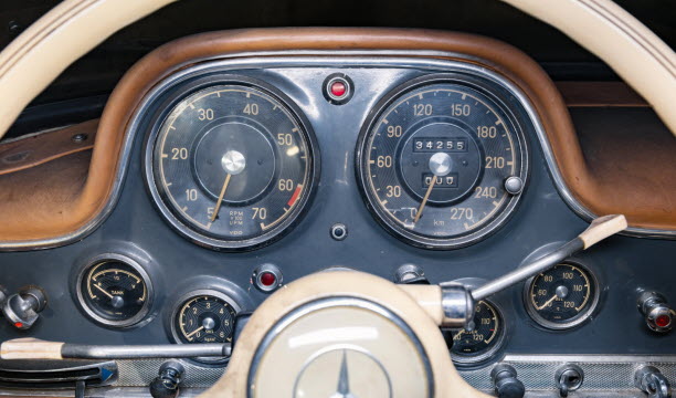 Cette SL n’a parcouru que 34 000 km depuis sa sortie d’usine. Photo Artcurial.