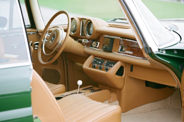 Retro-Designs-1969-Mercedes-280-SE-intérieur