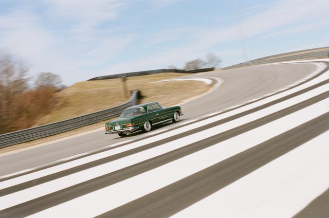 Retro-Designs-1969-Mercedes-280-SE-piste