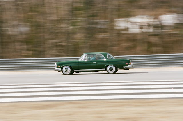 Retro-Designs-1969-Mercedes-280-SE-panoramique de piste