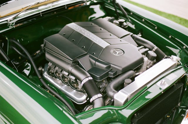 Retro-Designs-1969-Mercedes-280-SE-moteur