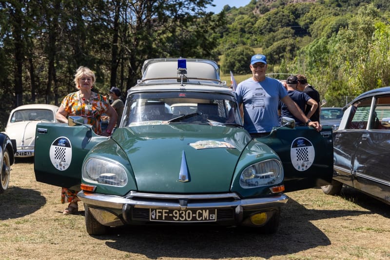 Louis et Marie-Laure sont venus de Bastia dans leur DS ambulance.